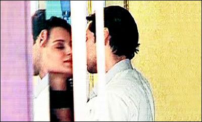 Kangna Kissing