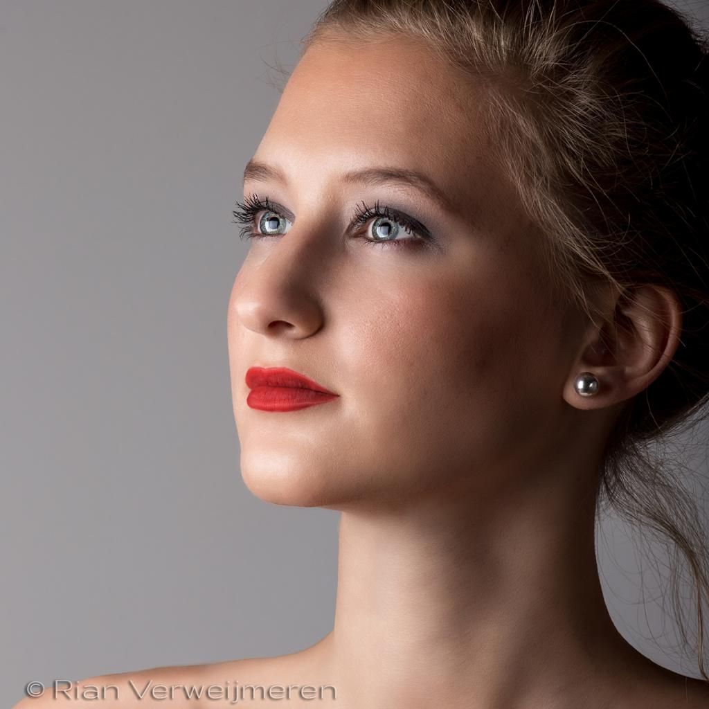 Female portrait, ©Rian Verweijmeren photo IMG_2440_zps9260a1d0.jpg