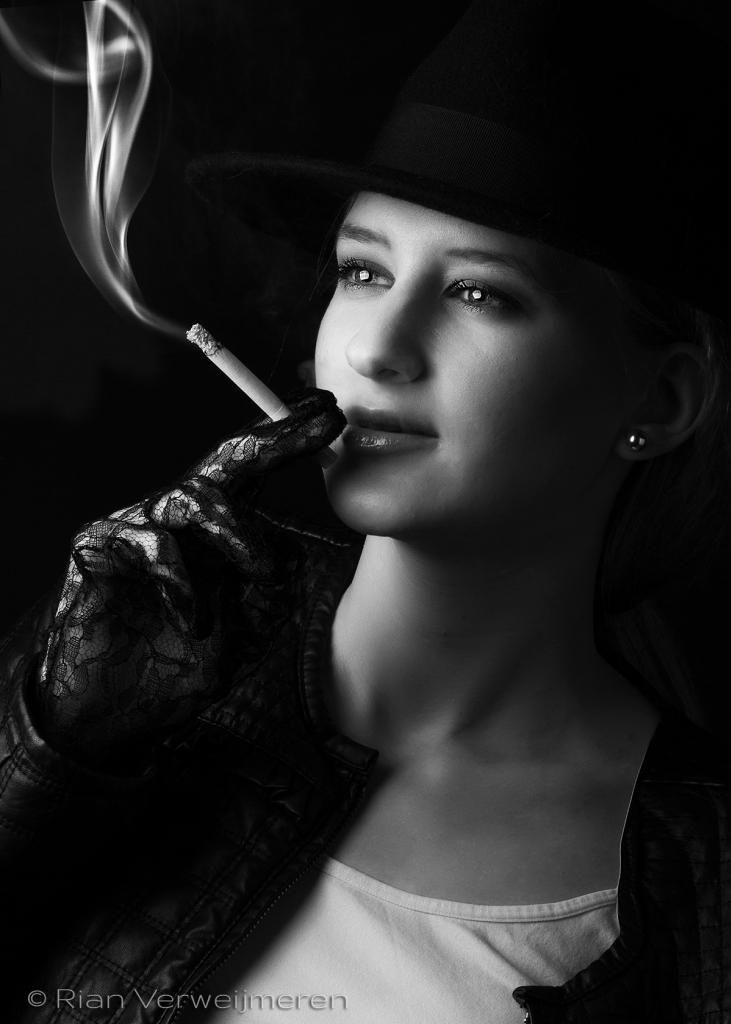 Female portrait, ©Rian Verweijmeren photo IMG_2507bw_zps6a3da55c.jpg