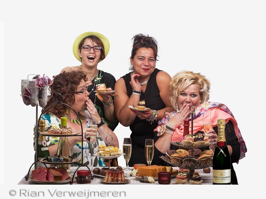 Ladies and pastry, ©Rian Verweijmeren photo IMG_2624expo_zpsd557bb50.jpg