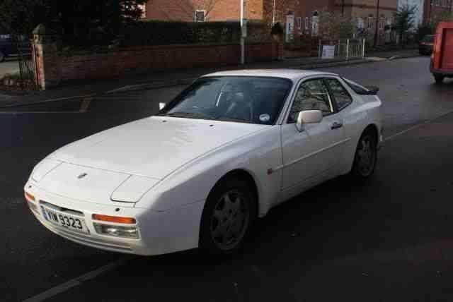Model: Porsche 944 S2