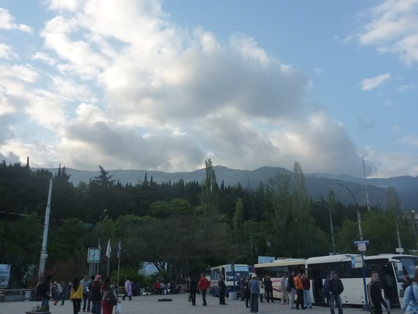 43 Yalta_ at the station